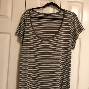 Long T-shirt dress size 2x good condition very comfortable smoke free home